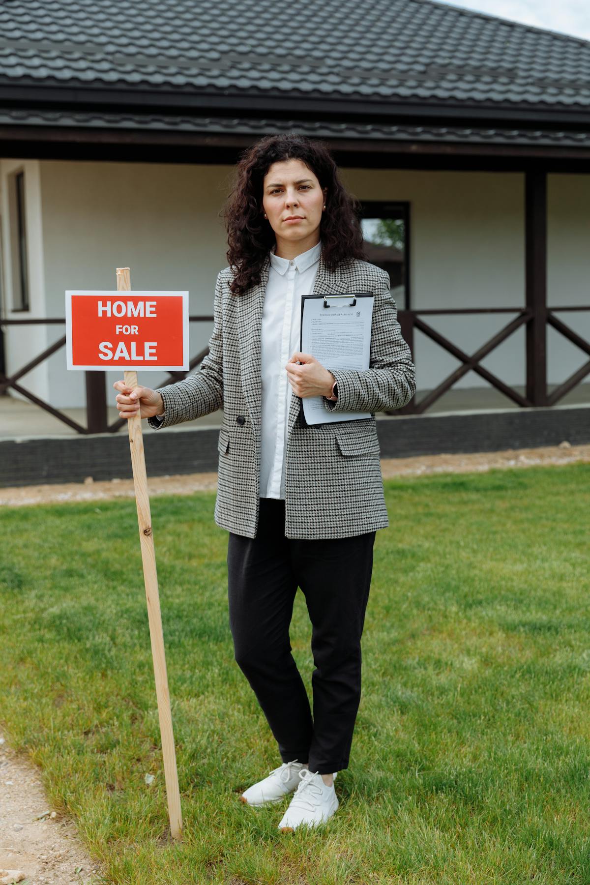 A real estate professional in front of a Texas-area home